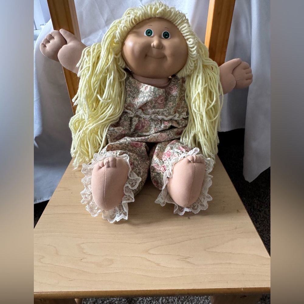 Vintage cabbage patch Doll with Long Blonde Hair
